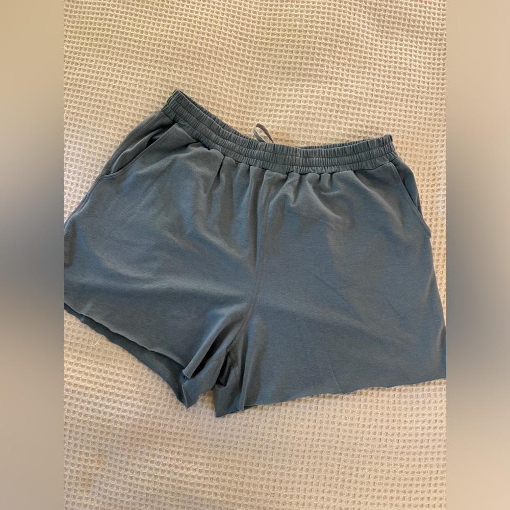 Vuori super soft shorts